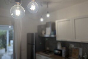 Fridge, microwave, dishwasher - Libeccio Apartment - Elegance and Relaxation 300 meters from the Sea (Santa Margherita di Pula)