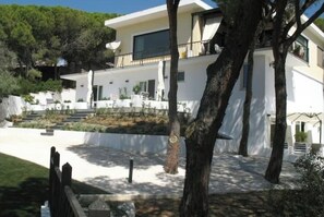 Exterior - Libeccio Apartment - Elegance and Relaxation 300 meters from the Sea (Santa Margherita di Pula)