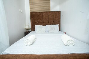 1 bedroom, iron/ironing board, WiFi, bed sheets - A cozy and calm penthouse, designed to feel like your home away from home (Mombasa)