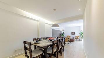 Basic Apartment | Dining room