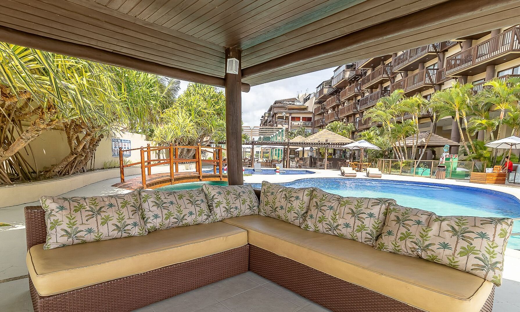 Apartamento | Piscina | Piscina externa, espreguiçadeiras