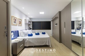 Cortinas blackout, tabla de planchar con plancha, cunas y wifi gratis 