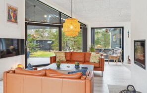 Smart TV y chimenea 