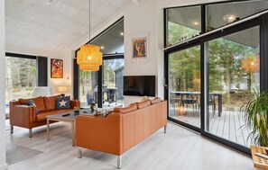 Smart TV, fireplace - Lovely home in Blokhus with sauna (Blokhus)