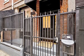 Exterior detail - Designer 5Bed - 4Bath Home in Old City! A Plus Location (Philadelphia)