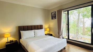 Premium bedding, soundproofing, free WiFi, bed sheets