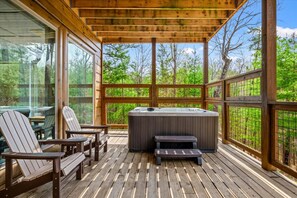 Terrace/patio - New! 5BR Pool Cabin w/Hot Tub*Theater*Game Room (Sevierville)