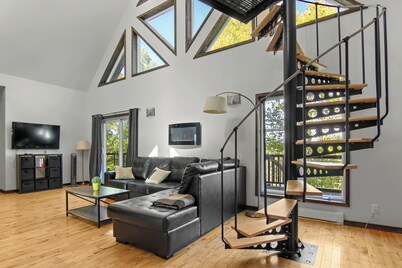 Enjoy our cozy waterfront chalet with a private hot tub, stunning views,