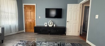 Cozy 2-bedroom apartment in marvelous Pawtucket walking distance to stadium