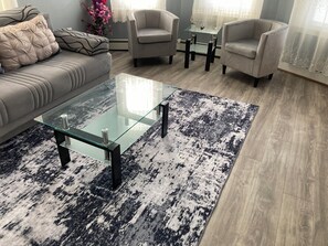Smart TV - Cozy 2-bedroom apartment in marvelous Pawtucket walking distance to stadium (Pawtucket)