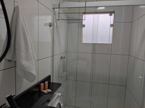 Shower, hair dryer, towels, soap - Fully furnished apartment 1.5km from the Ilhabela ferry. (São Sebastião)