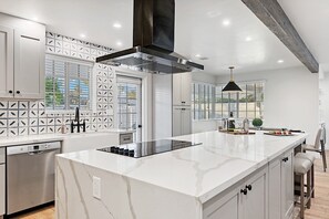 Fridge, microwave, oven, stovetop - Uptown Max and Relax - Contemporary, Upgraded Home, Great Backyard for Entertaining! (Phoenix)