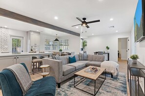 Smart TV, books - Uptown Max and Relax - Contemporary, Upgraded Home, Great Backyard for Entertaining! (Phoenix)