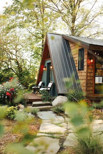 Lux OffGrid Oasis - A frame Farm + River + Animals