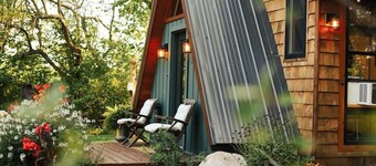 Lux OffGrid Oasis - A frame Farm + River + Animals