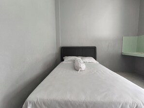Deluxe Double Room - OYO 95170 Purnama Baru Syariah (Blitar)