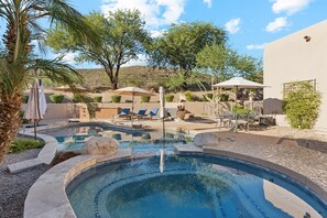 A heated pool - Hidden Oasis Intimate 3 BR Home/ Private Pool/ Jacuzzi/ Fire Pit/ Glendale (Glendale)