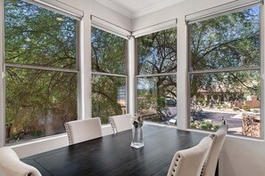 Dining - Grayhawk Spacious 2 Bedroom Condo/ Community Pool/Fire Pit/Jacuzzi/Fitness (Scottsdale)
