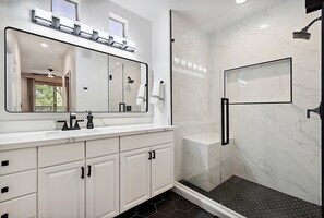Shower, hair dryer, towels - Grayhawk Spacious 2 Bedroom Condo/ Community Pool/Fire Pit/Jacuzzi/Fitness (Scottsdale)