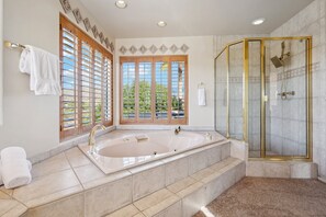 Shower, hair dryer, towels - Scottsdale Oasis with Pool & Mountain Views (Scottsdale)