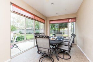 Dining - The Magic on Midway Luxury Home in Glendale - 5 BR/2.5 Bath/Unique Game Room (Glendale)