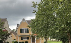 Exterior - Kings Creek Estate - Well-Appointed Resort - 2 bedrooms 2 Baths in Williamsburg (Williamsburg)