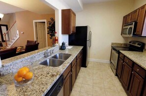 Private kitchen - Kings Creek Estate - Well-Appointed Resort - 2 bedrooms 2 Baths in Williamsburg (Williamsburg)