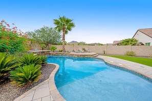 A heated pool - South Mountain-view home with private pool & Ping-Pong - near hiking trails (Phoenix)