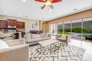 Smart TV, ping pong, books - South Mountain-view home with private pool & Ping-Pong - near hiking trails (Phoenix)
