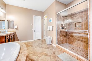Shower, hair dryer, towels - South Mountain-view home with private pool & Ping-Pong - near hiking trails (Phoenix)