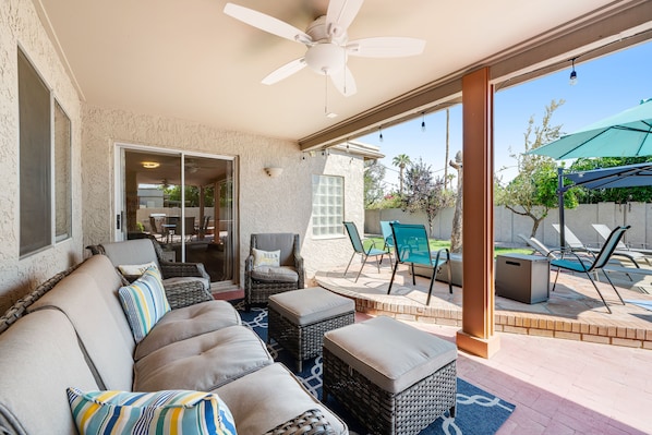 Terrace/patio - Quiet Scottsdale retreat with enclosed yard, pool, patio, grill, game room & W/D (Scottsdale)