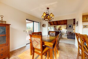 Dining - Arizona-themed home with huge deck, private hot tub, central AC, W/D, media room (Sedona)