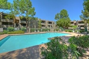Pool - Stylish updated condo with balcony, pool, & hot tub - near golf and greenway (Scottsdale)