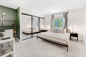 2 habitaciones, escritorio, tabla de planchar con plancha y wifi gratis