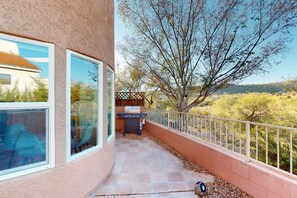 Terrace/patio - Stunning Desert Views, Minutes to World-Class Golf & Outdoor Adventures! (Tucson)