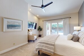 3 bedrooms, free WiFi, bed sheets - Beautiful single-level home with enclosed yard, pool, patio & WiFi (Scottsdale)