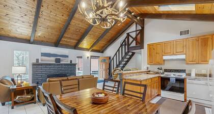 Wonderful dog-friendly home with hot tub, firepit, & washer/dryer