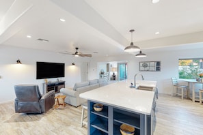 Interior - Renovated home, private outdoor living, indoor bar, W/D & AC - 2 mi to downtown (Tucson)