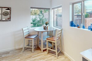Dining - Renovated home, private outdoor living, indoor bar, W/D & AC - 2 mi to downtown (Tucson)