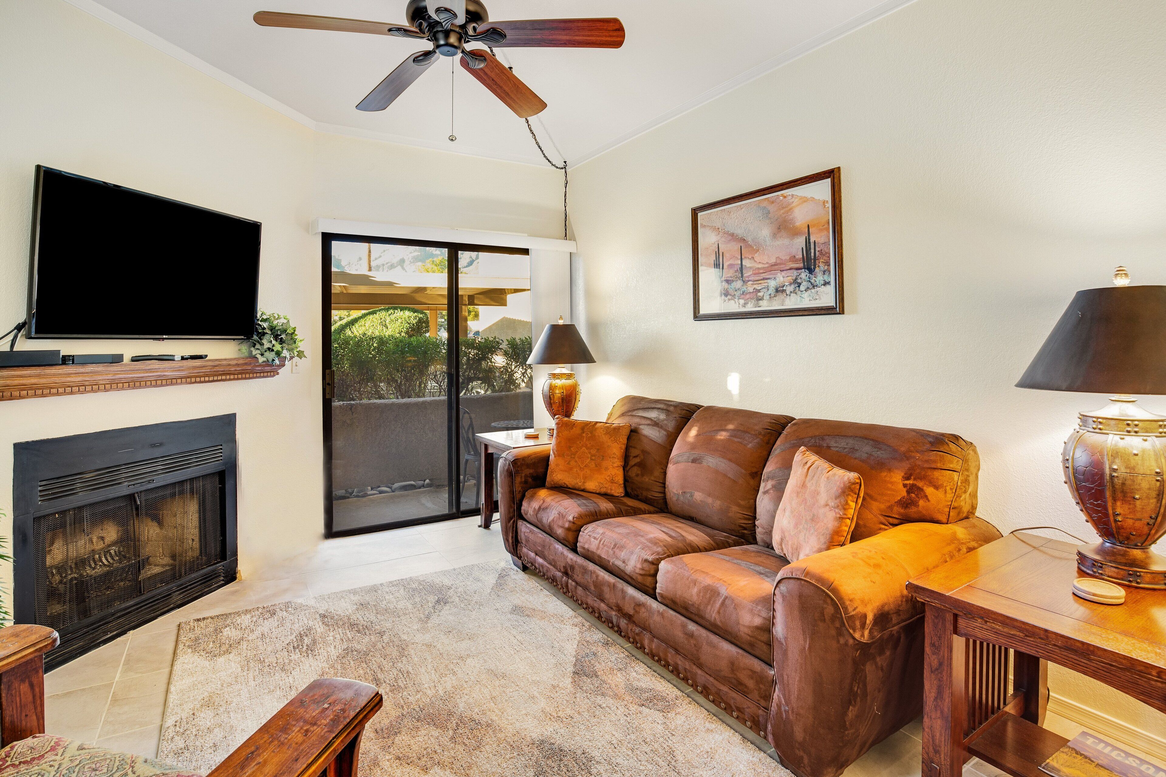 Smart TV, fireplace