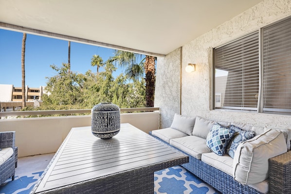 Terrace/patio - Stylish Old Town Scottsdale condo with pool, spa, gym, & game room (Scottsdale)