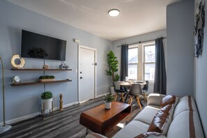 Living area - 3-BR Near MetLife Stadium - Pets Welcome + Parking (268)