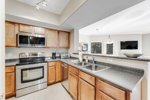 Fridge, microwave, oven, stovetop - Dog-friendly condo close to the city with central AC, shared pool, & hot tub (Scottsdale)