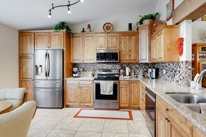 Fridge, microwave, oven, stovetop - Mountain-view home with pool, furnished patio, washer/dryer & central AC (Fountain Hills)