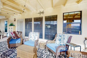 Terrace/patio - Mountain-view home with pool, furnished patio, washer/dryer & central AC (Fountain Hills)