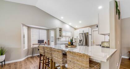 Desert stay with a private pool, grill, washer/dryer, & central AC