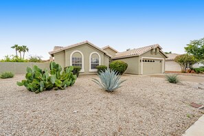 Exterior - Desert stay with a private pool, grill, washer/dryer, & central AC (Glendale)