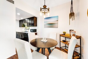 Dining - Dog-friendly townhouse with enclosed patio, outdoor pool, mtn views, W/D, AC (Phoenix)