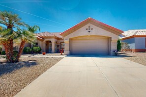 Property grounds - Inviting home with full kitchen, patio, central AC, & W/D (Sun City West)