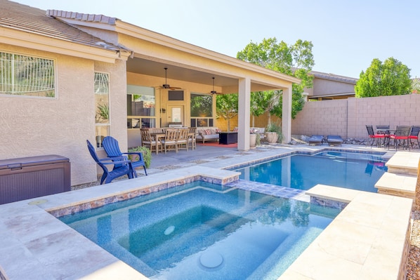 A heated pool - Private desert dream home with enclosed yard, pool, furnished lanai, & grill (Mesa)